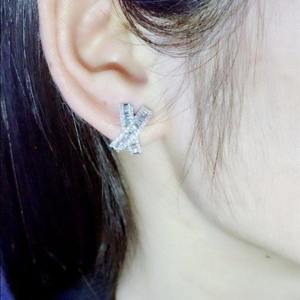 NEW 18K White Gold Baguette Bow Knot Omega Studs - Picture 2 of 5